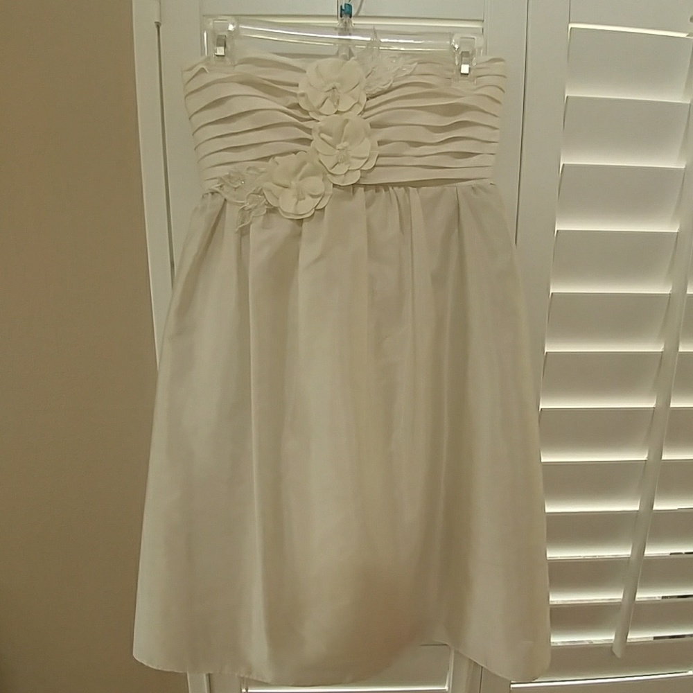 Intrigue off-white dress with floral detail
